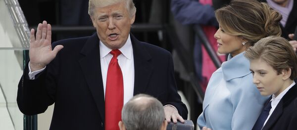Presidente dos EUA, Donald Trump, durante juramento em Washington - Sputnik Brasil