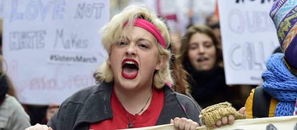 Marcha de mulheres na Barcelona (Espanha). 21 de janeiro, 2017 - Sputnik Brasil