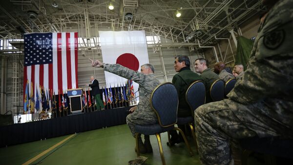 Militares americanos e japoneses na base militar dos EUA, Yokota, perto de Tóquio - Sputnik Brasil