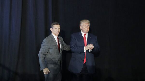 Tenente-general Micahel Flynn e Donald Trump - Sputnik Brasil