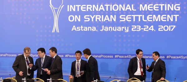 Oficiais do Cazaquistão durante últimos preparativos das negociações - Sputnik Brasil