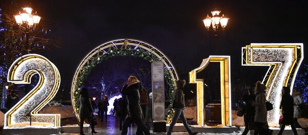 Emblema do ano de 2017 no centro de Moscou - Sputnik Brasil