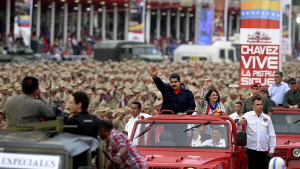 Nicolás Maduro em Caracas no Dia da Milícia Bolivariana - Sputnik Brasil