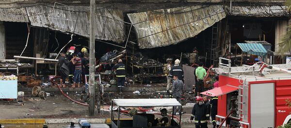 Forças de segurança inspecionam área atingida por ataque a bomba em Bagdá - Sputnik Brasil