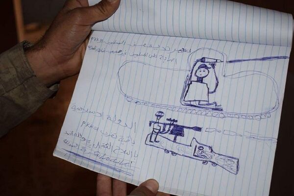 Batalha entre o Daesh e o Partido dos Trabalhadores do Curdistão, desenhada por criança do califado do Daesh - Sputnik Brasil