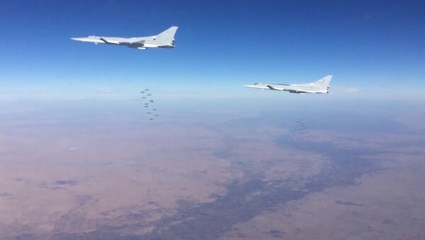 Seis bombardeiros Tu-22M3 atacaram pontos do Daesh em Deir ez-Zor - Sputnik Brasil