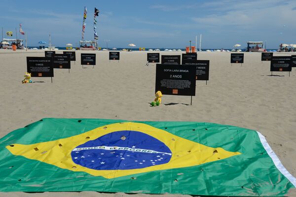 Manifestação em Copacabana de protesto contra a morte de crianças por balas perdidas - Sputnik Brasil