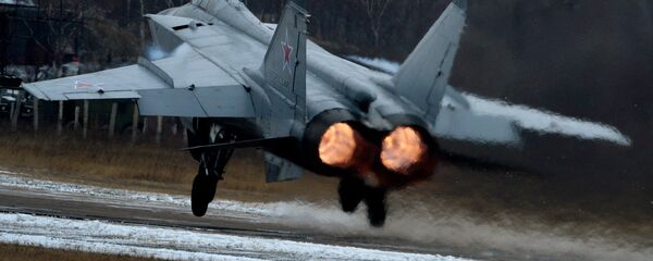 Caça MiG-31 decola durante os exercícios da aviação de caças na região de Primorie Caça MiG-31 decola durante os exercícios da aviação de caças na região de Primorie - Sputnik Brasil