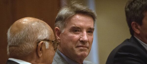 Eike Batista, no centro, è visto em 18 de novembro de 2014 durante uma pausa em um tribunal do Rio de Janeiro - Sputnik Brasil