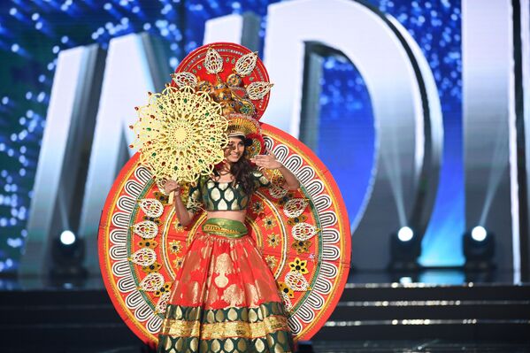 Представительница Индии Roshmita Harimurthy на конкурсе национальных костюмов Мисс Вселенная - Sputnik Brasil