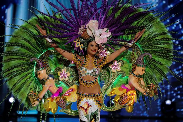 Участница конкурса Мисс Вселенная из Панамы в национальном костюме - Sputnik Brasil