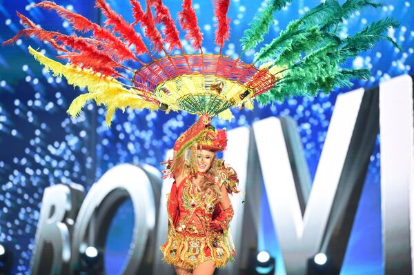 86 tons de beleza: candidatas do Miss Universo em trajes nacionais - Sputnik Brasil