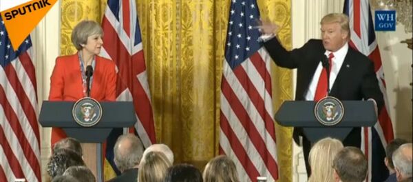 Conferência de imprensa conjunta com Theresa May e Donald Trump - Sputnik Brasil