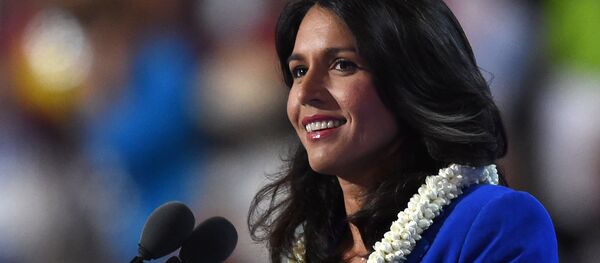US Representative Tulsi Gabbard speaks during Day 2 of the Democratic National Convention at the Wells Fargo Center in Philadelphia, Pennsylvania, July 26, 2016 - Sputnik Brasil