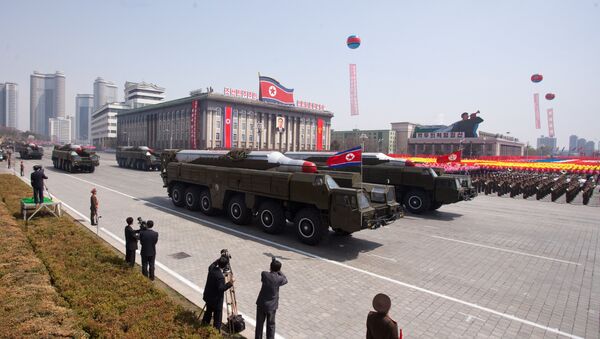 Mísseis balísticos norte-coreanos Musudan durante parada militar em Pyongyang (imagem referencial) - Sputnik Brasil