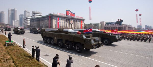 Míssil balístico Musudan exibido durante a parada militar em Pyongyang em homenagem ao centenário do último líder norte-coreano, Kim Il-Sung, em 15 de abril de 2012 Míssil balístico Musudan exibido durante a parada militar em Pyongyang em homenagem ao centenário do último líder norte-coreano, Kim Il-Sung, em 15 de abril de 2012 - Sputnik Brasil