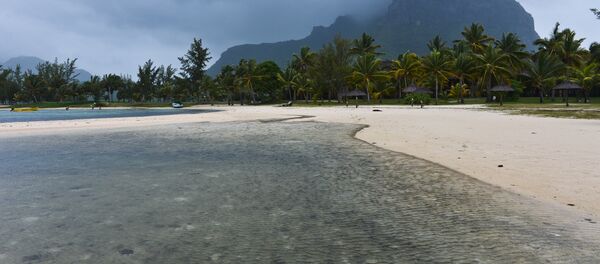 Ilha de Maurício no oceano Índico onde cientistas descobriram rochas antigas - Sputnik Brasil