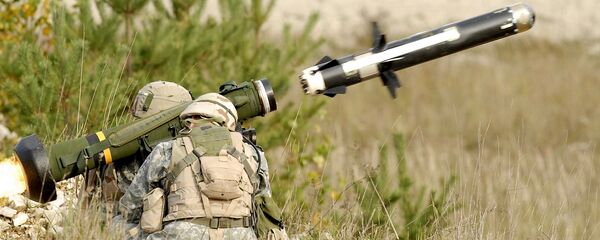Soldados lançam míssil Javelin - Sputnik Brasil