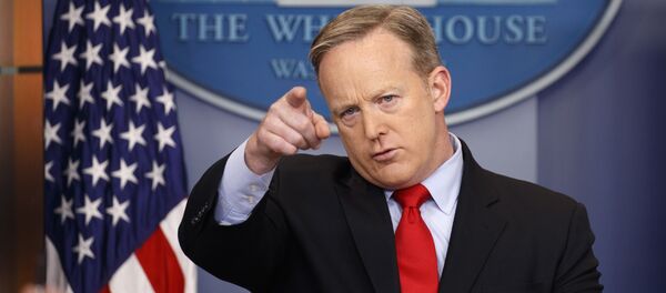 White House press secretary Sean Spicer speaks during the daily press briefing at the White House in Washington - Sputnik Brasil