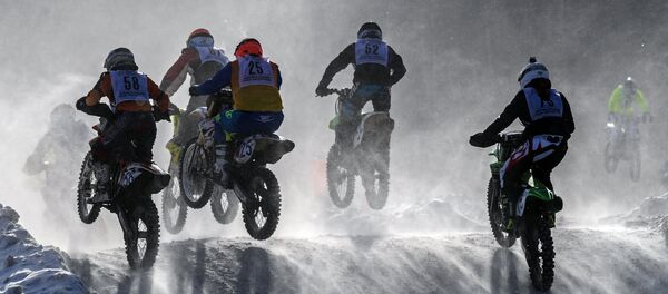 Competição de motocross em Moscou Competição de motocross em Moscou - Sputnik Brasil