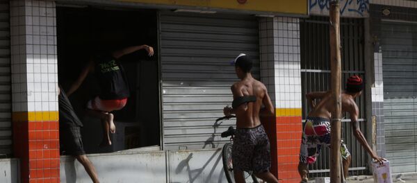 Ação de saque em comércio de Vitória, ES. - Sputnik Brasil