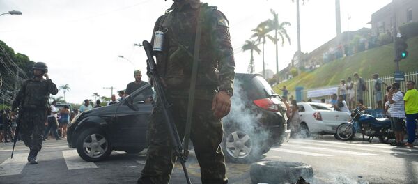 Soldados das Forças Armadas patrulham as ruas de Vitória durante protestos contra a paralisação da PM - Sputnik Brasil