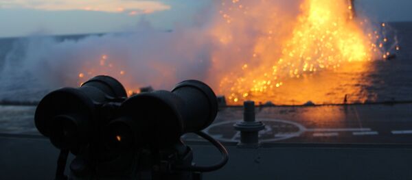 Binóculos na coberta do porta-aviões Admiral Kuznetsov no Mediterrâneo - Sputnik Brasil