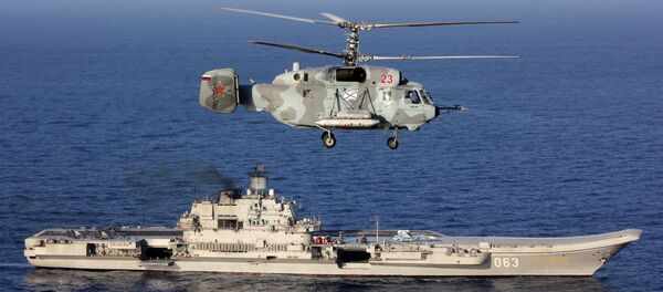 Porta-aviões Admiral Kuznetsov e helicóptero Ka-29 das Forças Armadas da Rússia no Mediterrâneo - Sputnik Brasil