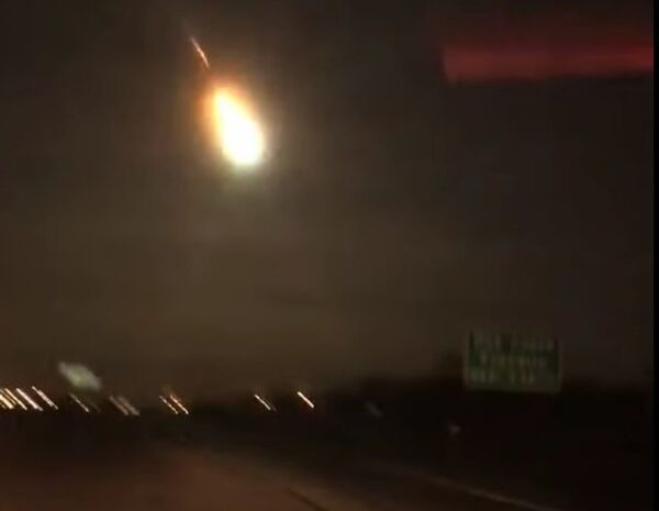 Meteoro enorme aparece no céu e provoca pânico nos EUA e Canadá - Sputnik Brasil