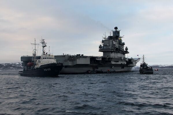Cerimônia de recepção do porta-aviões Admiral Kuznetsov na base militar de Severomorsk - Sputnik Brasil