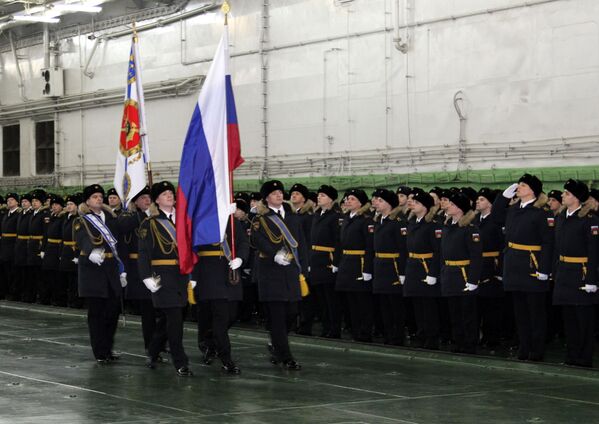 Cerimônia de recepção do porta-aviões Admiral Kuznetsov na base militar de Severomorsk - Sputnik Brasil