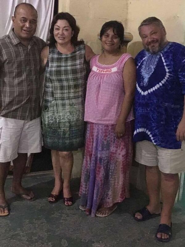 Milionário Anton Bakov e a sua epsosa nas ilhas de Kiribati - Sputnik Brasil