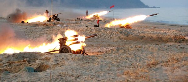 Lançamento de mísseis terra-terra norte-coreanos - Sputnik Brasil