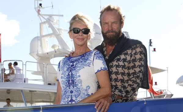 O cantor britânico Sting e sua esposa Trudie Styler - Sputnik Brasil
