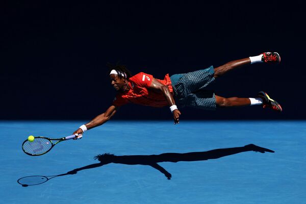 Imagem chamada Mergulho, de Cameron Spencer, que mostra o atleta francês Gaël Monfils “mergulhando” durante a partida com o tenista russo Andrei Kuznetsov durante a competição Australian Open de 2016, na Austrália - Sputnik Brasil