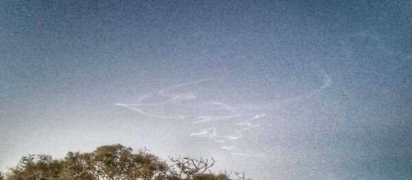 Trilhas estranhas no céu de São Francisco - Sputnik Brasil