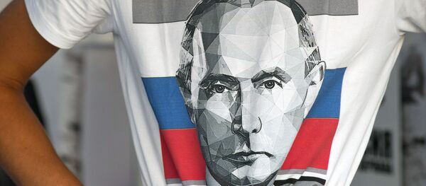 Camiseta com retrato do presidente russo Vladimir Putin - Sputnik Brasil