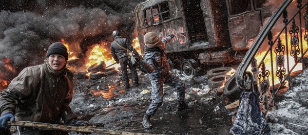 Uma das imagens mais marcantes do Euromaidan, em finais de 2013 - Sputnik Brasil