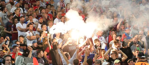 Torcedores durante jogo entre Rússia e Inglaterra, EURO 2016, em Marselha Torcedores durante jogo entre Rússia e Inglaterra, EURO 2016, em Marselha - Sputnik Brasil