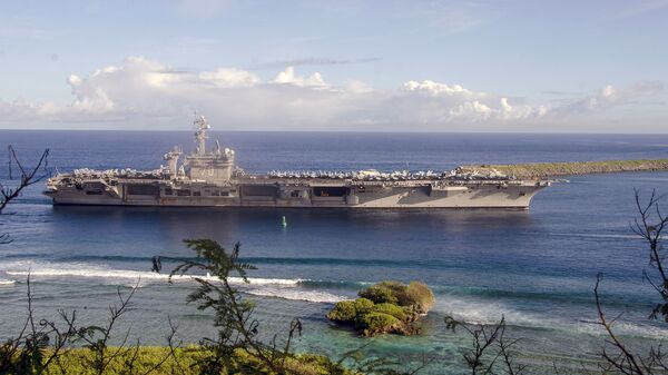 O USS Carl Vinson parado na base naval de Guam, em 10 de fevereiro de 2017 - Sputnik Brasil