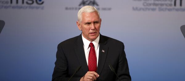 Vice-presidente de Donald Trump, Mike Pence, discursa durante a 53ª Conferência de Segurança em Munique, em 18 de fevereiro de 2017 - Sputnik Brasil