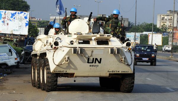 Forças de paz do Bangladesh patrulham bairro de Abobo em Abidjan, 27 de dezembro de 2010 - Sputnik Brasil