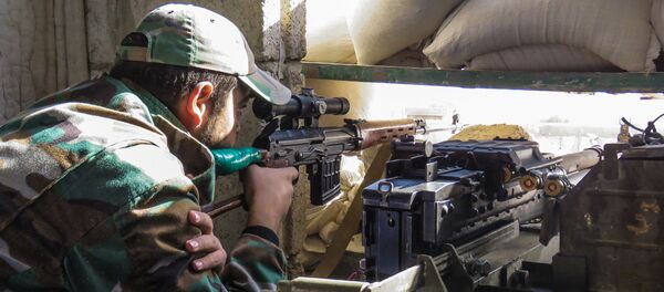 Atirador do Exército sírio na periferia leste de Damasco (Foto de arquivo) - Sputnik Brasil