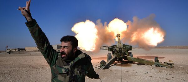 Forças de Mobilização Populares (PMF) durante ofensiva contra militantes do Daesh, a oeste de Mosul, Iraque 22 de fevereiro de 2017 - Sputnik Brasil