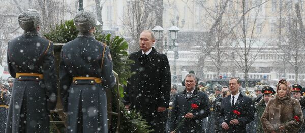 O presidente russo Vladimir Putin na cerimônia de deposiçao de uma coroa de flores junto ao Túmulo do Soldado Desconhecido, em 23 de fevereiro de 2017 - Sputnik Brasil
