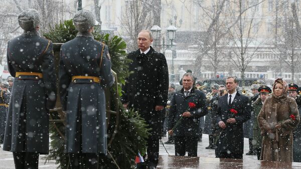 O presidente russo Vladimir Putin na cerimônia de deposiçao de uma coroa de flores junto ao Túmulo do Soldado Desconhecido, em 23 de fevereiro de 2017 - Sputnik Brasil