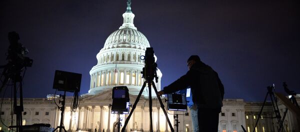 Representantes da mídia dos EUA perto do Capitólio na época de preparativos para cerimônia da posse de Donald Trump, 20 de janeiro de 2017 - Sputnik Brasil