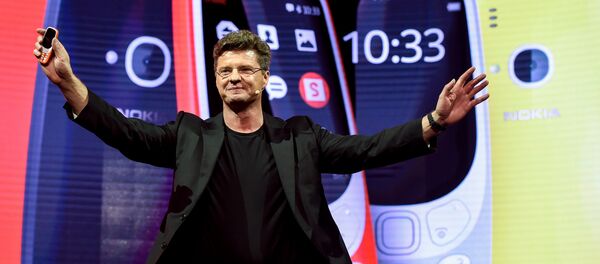 Chefe executivo Arto Nummela apresenta novo modelo Nokia 3310 - Sputnik Brasil