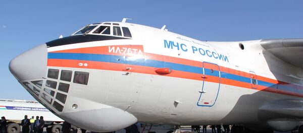 Avião Il-76 do Ministério de Emergências russo usado em combate a incêndios - Sputnik Brasil
