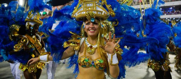 Juliana Titaeva, passista da escola de samba Portela durante Carnaval de 2017 - Sputnik Brasil